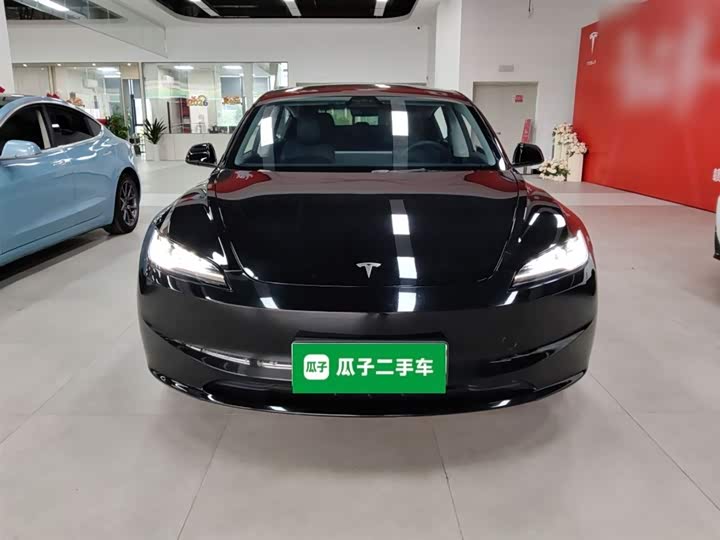 Фото 3 - Tesla Model 3