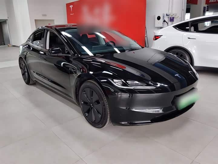 Фото 4 - Tesla Model 3