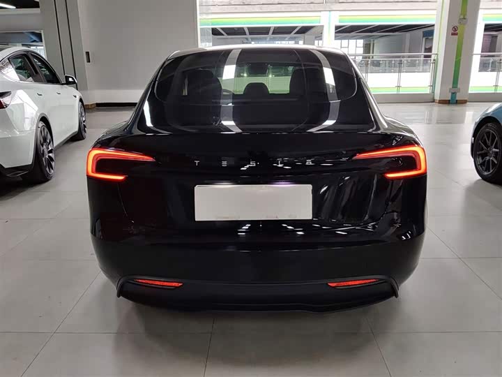 Фото 6 - Tesla Model 3