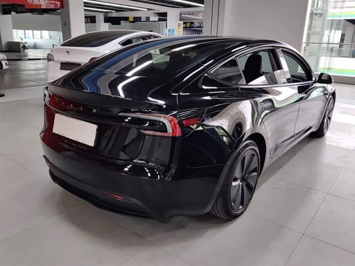 Фото 7 - Tesla Model 3