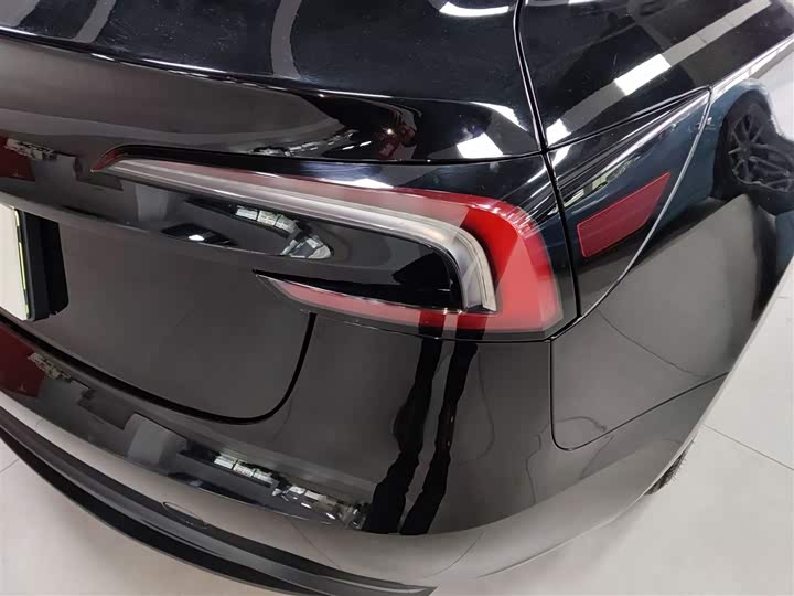 Фото 8 - Tesla Model 3