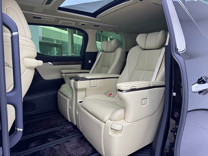 Фото 5 - Toyota Alphard