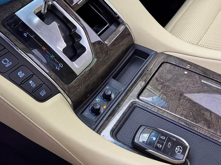 Фото 8 - Toyota Alphard