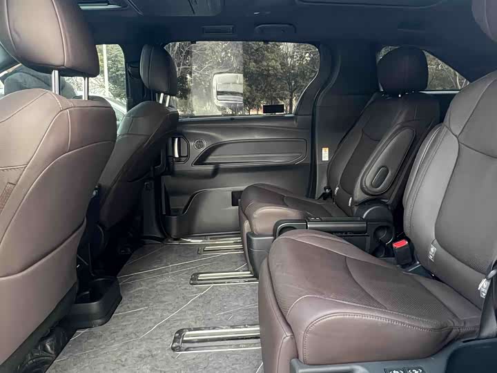 Фото 5 - Toyota Sienna