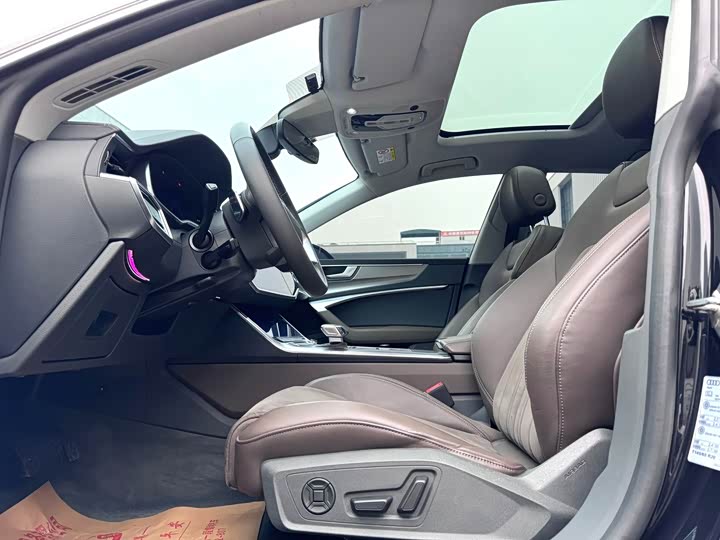 Фото 3 - Audi A7L