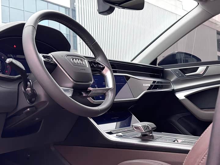 Фото 4 - Audi A7L