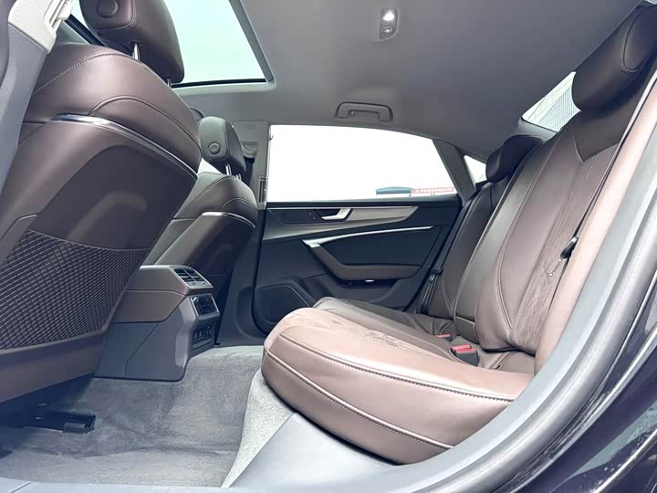 Фото 5 - Audi A7L