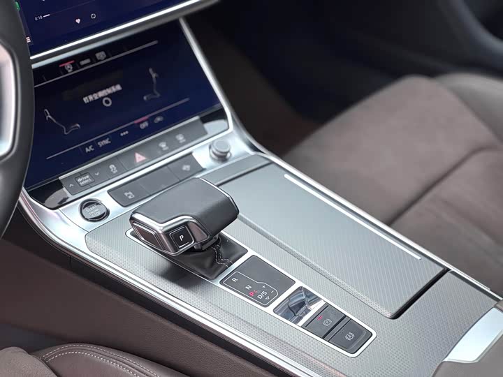 Фото 7 - Audi A7L