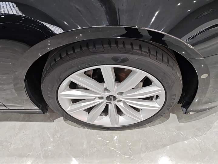 Фото 6 - Audi A6L