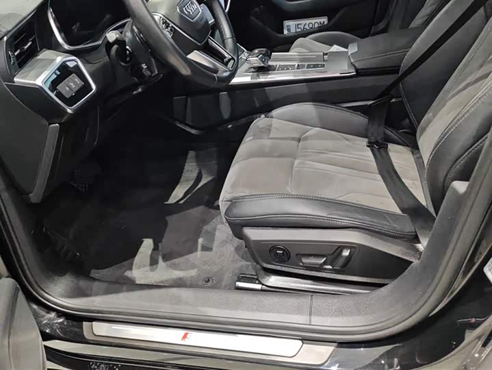 Фото 9 - Audi A6L