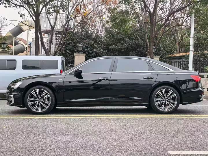 Фото 2 - Audi A6L