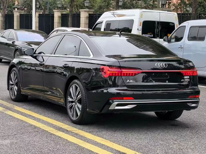 Фото 5 - Audi A6L