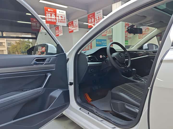 Фото 8 - Volkswagen Lavida