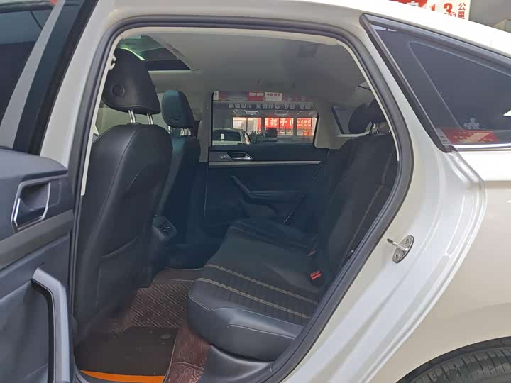 Фото 9 - Volkswagen Lavida