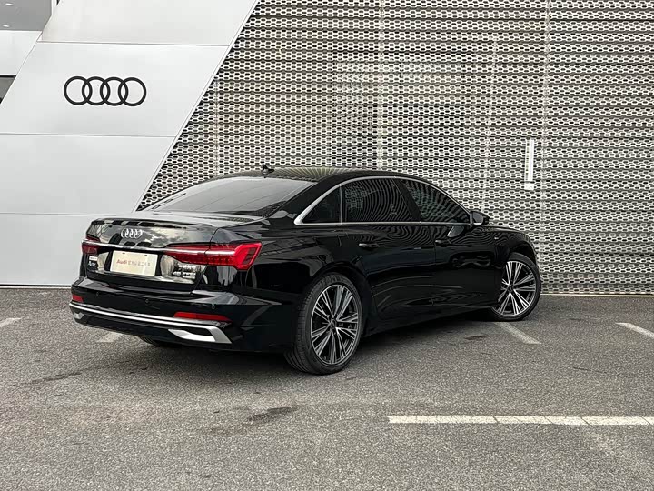 Фото 4 - Audi A6L