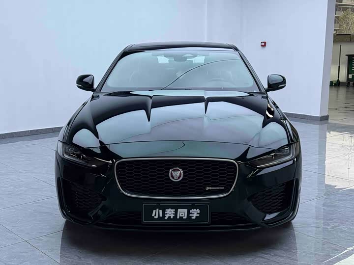 Фото 2 - Jaguar XE L