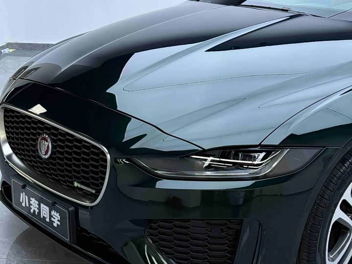 Фото 4 - Jaguar XE L