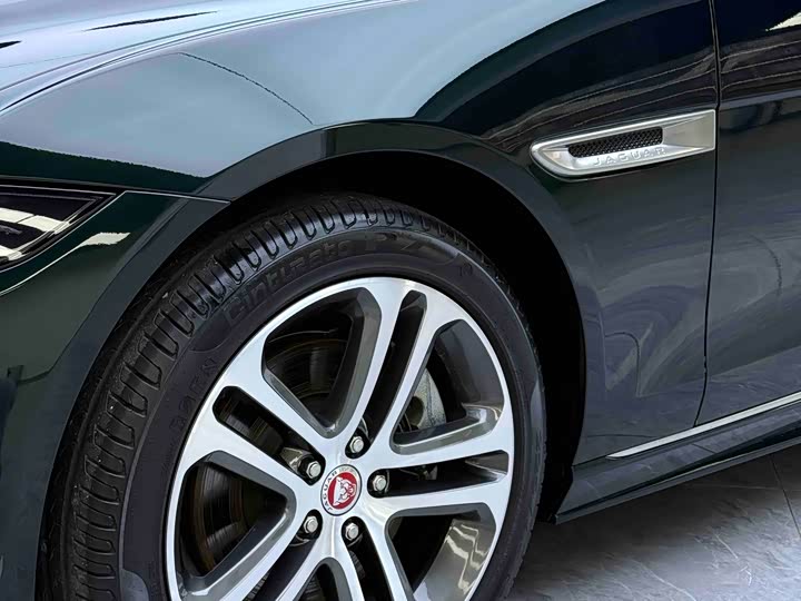 Фото 5 - Jaguar XE L