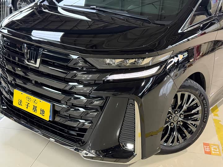 Фото 5 - Toyota Vellfire