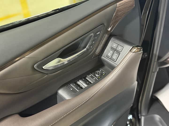 Фото 8 - Toyota Vellfire