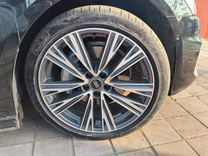 Фото 6 - Audi A6L