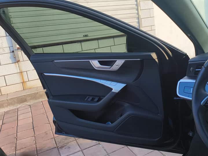 Фото 7 - Audi A6L