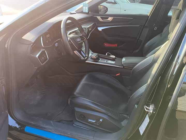 Фото 9 - Audi A6L