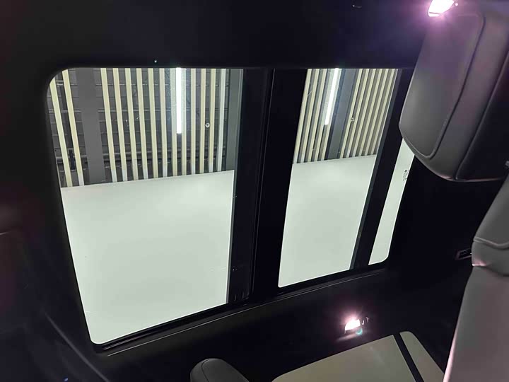 Фото 8 - Cadillac XT6