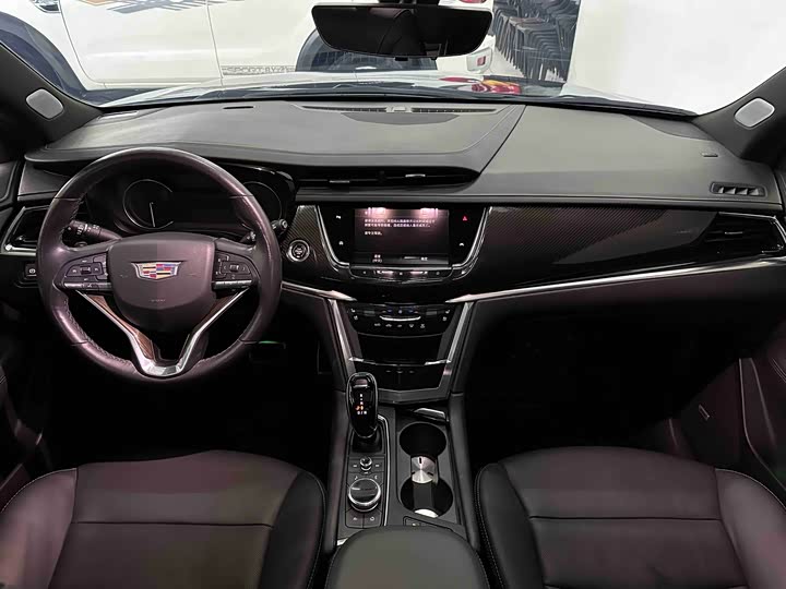 Фото 9 - Cadillac XT6