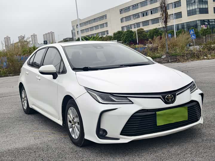 Фото 3 - Toyota Corolla