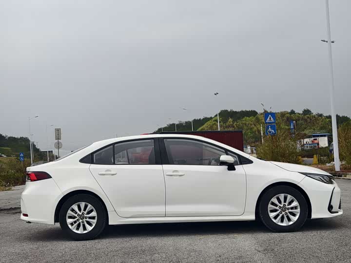 Фото 4 - Toyota Corolla