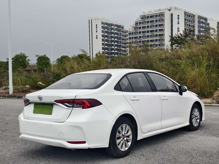 Фото 5 - Toyota Corolla