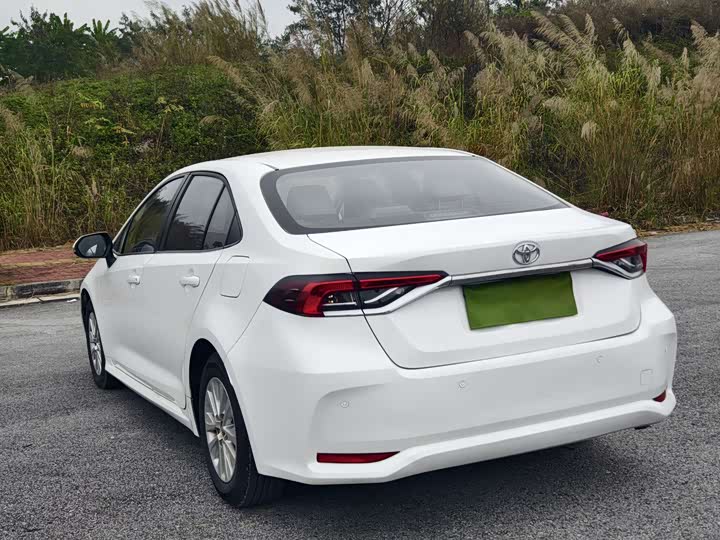 Фото 9 - Toyota Corolla