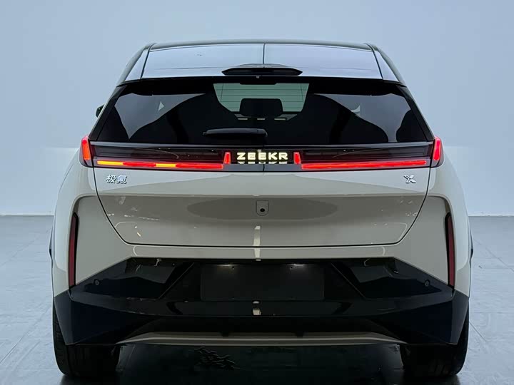 Фото 7 - Zeekr X