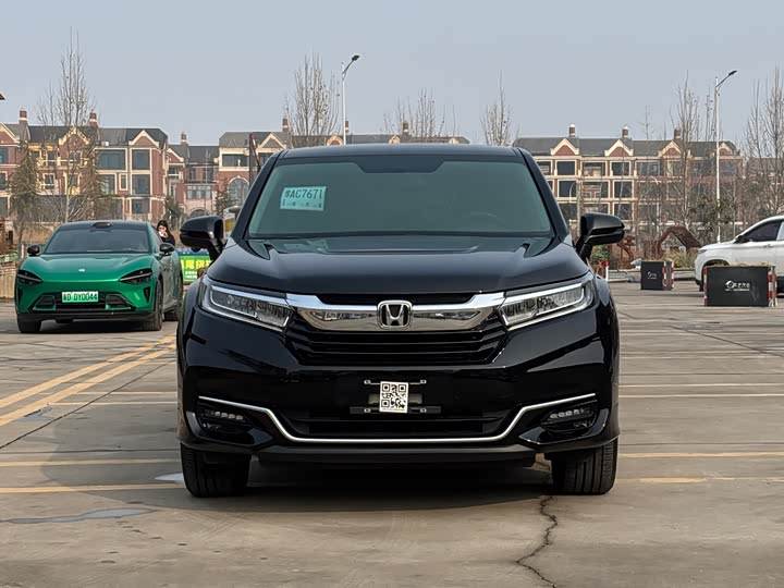 Фото 2 - Honda Avancier