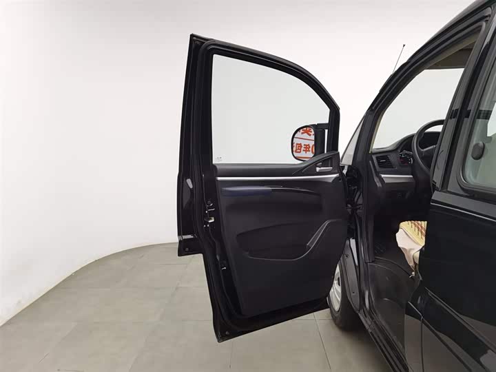 Фото 8 - Dongfeng Forthing Lingzhi M5