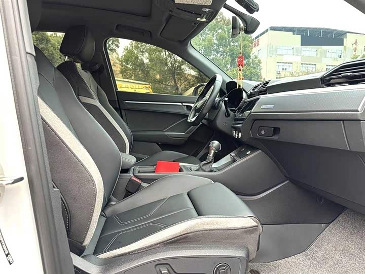 Фото 8 - Audi Q3