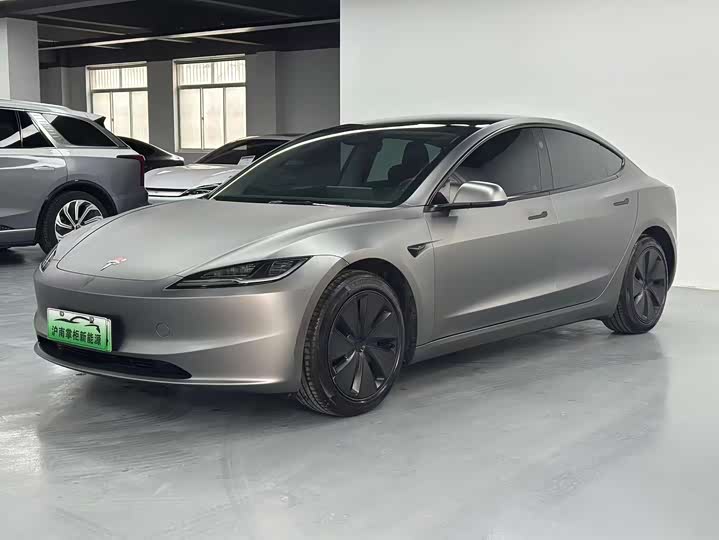 Фото 1 - Tesla Model 3