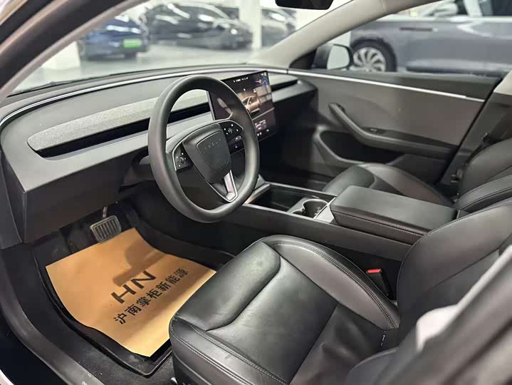 Фото 4 - Tesla Model 3