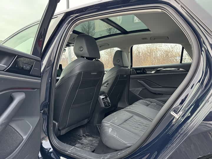 Фото 5 - Volkswagen Magotan