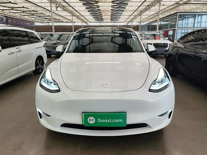 Фото 3 - Tesla Model Y