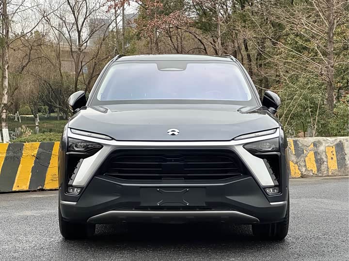 Фото 2 - Nio ES8