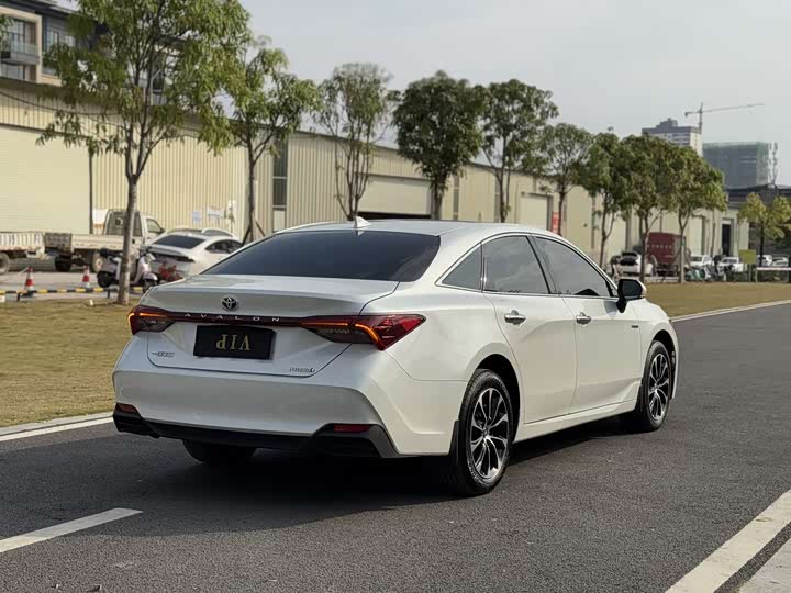 Фото 6 - Toyota Avalon