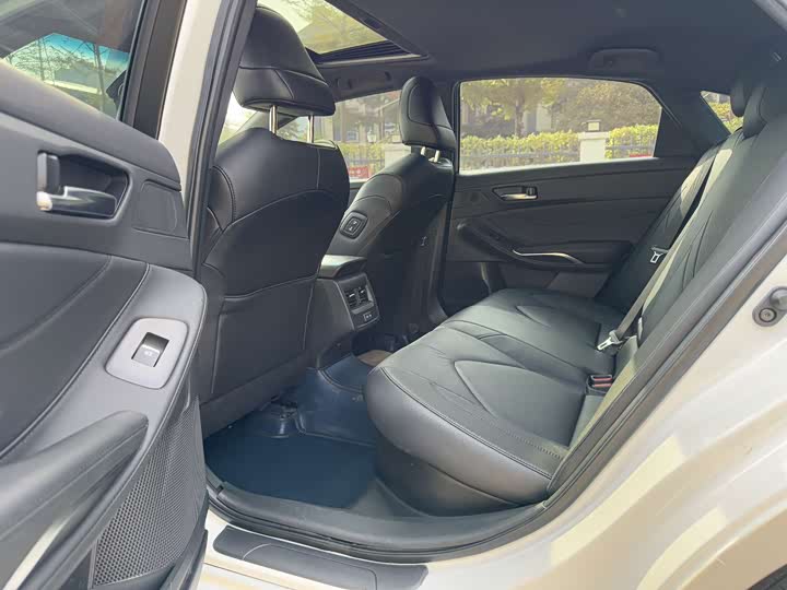 Фото 8 - Toyota Avalon