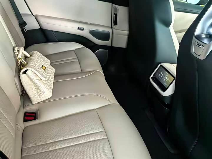 Фото 5 - Xiaomi YU7