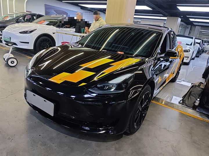 Фото 2 - Tesla Model 3