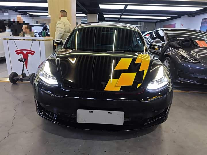 Фото 3 - Tesla Model 3