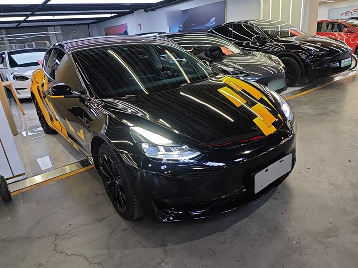 Фото 4 - Tesla Model 3