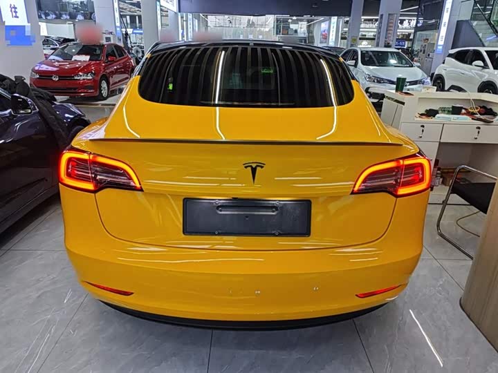 Фото 6 - Tesla Model 3