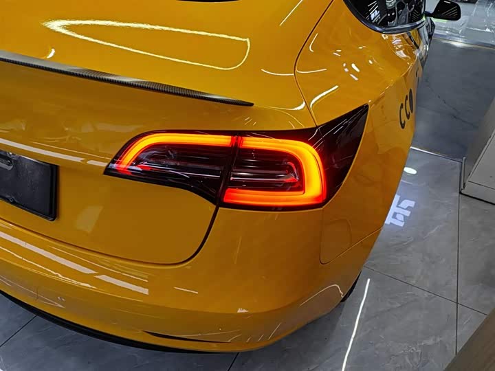 Фото 8 - Tesla Model 3